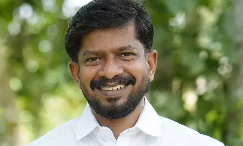 മെസ്സി വിവാദം: മുൻ കായിക മന്ത്രിക്കായി ഇമെയിൽ ഇടപാട് നടത്തിയ അമീറ ഐഷാ ബീഗം ആരാണെന്ന് മന്ത്രി ഒ.ജെ ജനീഷ് മെസ്സി വിവാദം: മുൻ കായിക മന്ത്രിക്കായി ഇമെയിൽ ഇടപാട് നടത്തിയ അമീറ ഐഷാ ബീഗം ആരാണെന്ന് മന്ത്രി ഒ.ജെ ജനീഷ്