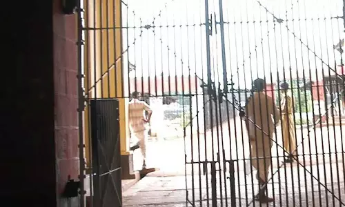 ആലപ്പുഴ നൂറനാട് യുവതിയെ വെട്ടിപ്പരിക്കേല്പ്പിച്ച ആൺസുഹൃത്ത് റിമാൻഡിൽ ആലപ്പുഴ നൂറനാട് യുവതിയെ വെട്ടിപ്പരിക്കേല്പ്പിച്ച ആൺസുഹൃത്ത് റിമാൻഡിൽ