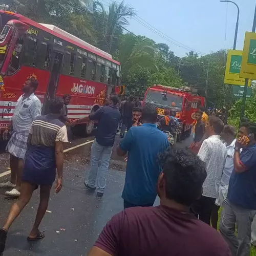 കണ്ണൂരിൽ സ്വകാര്യ ബസുകൾ തമ്മിൽ കൂട്ടിയിടിച്ച് അപകടം; 30 പേർക്ക് പരിക്ക്