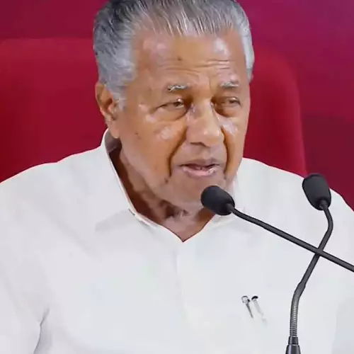 മുഖ്യമന്ത്രിയുടെ അടുപ്പക്കാരന് പിടിക്കപ്പെട്ടപ്പോള് സര്ക്കാര് ലഹരിയുടെ പക്ഷത്തേക്ക് മാറിയോ? അറസ്റ്റ് വാര്ത്തകള് നിയന്ത്രിക്കുന്നു: പിണറായി വിജയന്