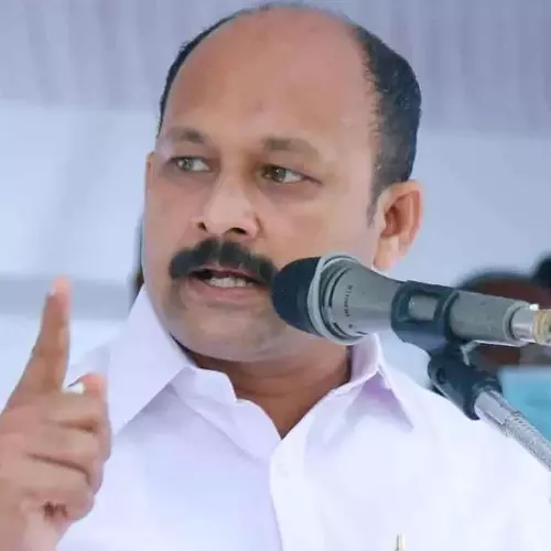 കലൂർ സ്റ്റേഡിയത്തിലെ നവീകരണ പ്രവൃത്തികൾക്കെതിരെ കോടതിയെ സമീപിക്കാൻ ഒരുങ്ങി കോൺഗ്രസ്