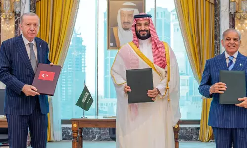 US President Welcomes Mecca Joint Defense Pact