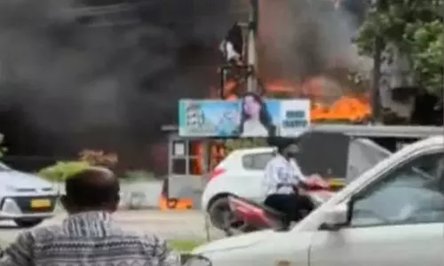നെടുമ്പാശ്ശേരിയില്‍ ഹോട്ടലില്‍ വന്‍ തീപിടിത്തം; ആളപായമില്ല