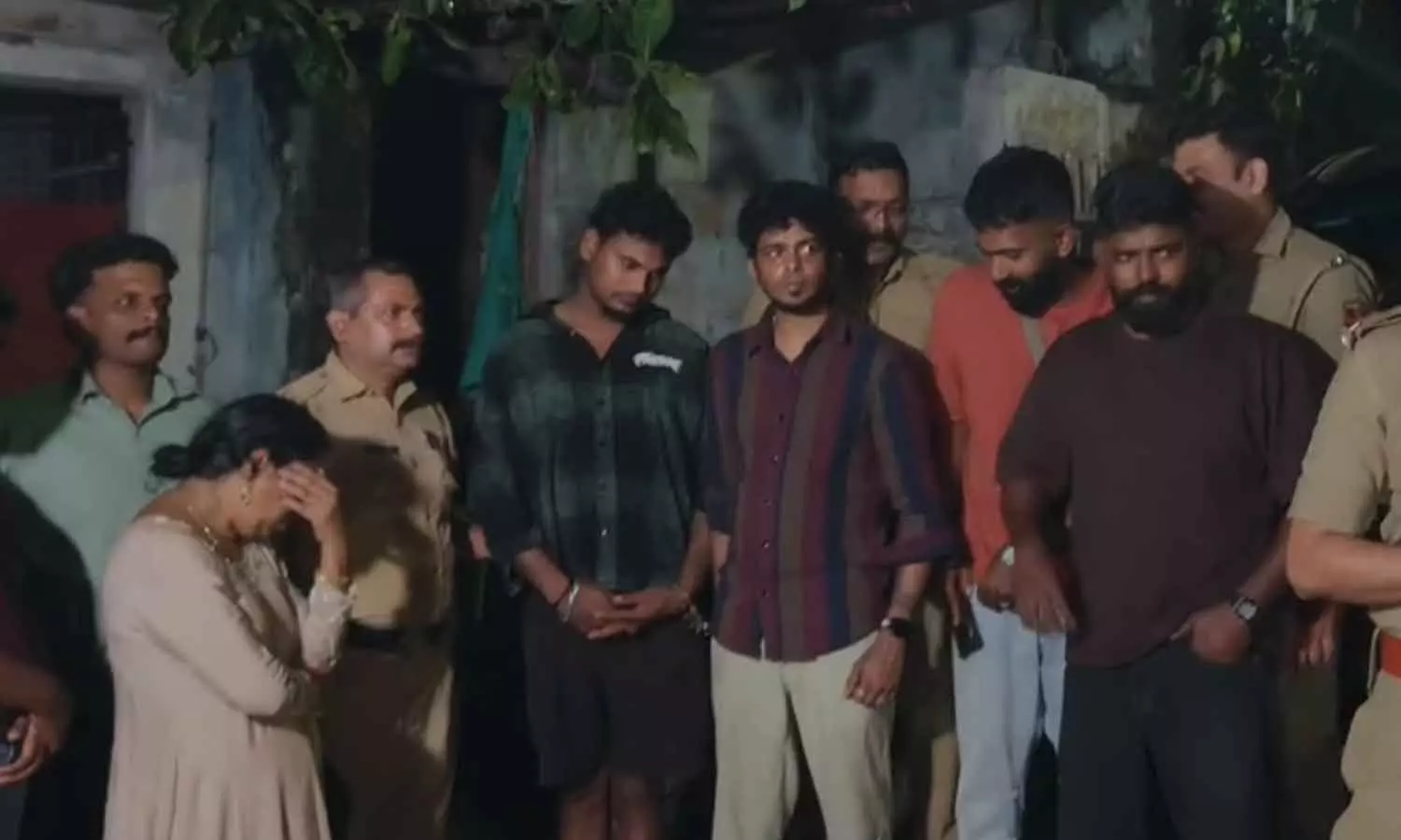തിരുവനന്തപുരത്ത് എംഡിഎംഎയുമായി അമ്മയും മകനും അറസ്റ്റിൽ തിരുവനന്തപുരത്ത് എംഡിഎംഎയുമായി അമ്മയും മകനും അറസ്റ്റിൽ