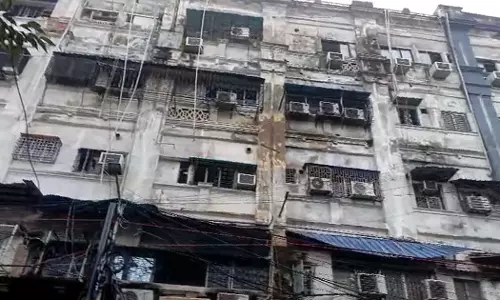 കൊല്ക്കത്തയിലെ ഹോട്ടലില് വന്തീപിടിത്തം; കുട്ടിയുള്പ്പെടെ ഒമ്പത് മരണം കൊല്ക്കത്തയിലെ ഹോട്ടലില് വന്തീപിടിത്തം; കുട്ടിയുള്പ്പെടെ ഒമ്പത് മരണം