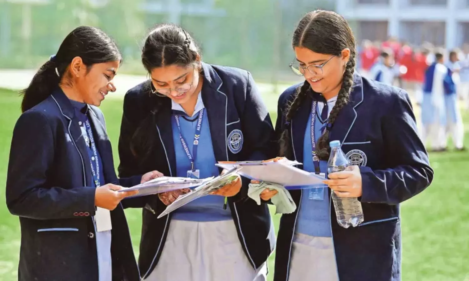 ത്രിഭാഷാ നയം പുനഃപരിശോധിക്കണം; സിബിഎസ്ഇ നിലപാടിൽ വിയോജിച്ച് സുപ്രിംകോടതി ത്രിഭാഷാ നയം പുനഃപരിശോധിക്കണം; സിബിഎസ്ഇ നിലപാടിൽ വിയോജിച്ച് സുപ്രിംകോടതി