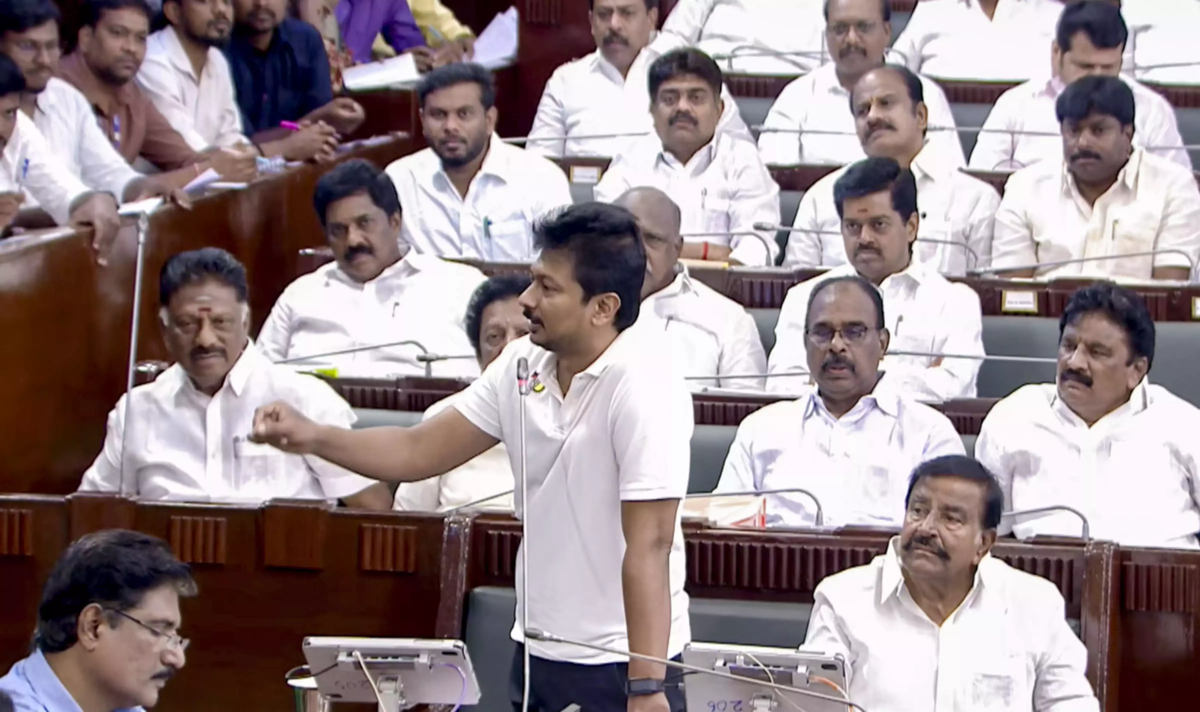 ടിവികെ അധികാരത്തിലെത്തിയത് മുതൽ കടബാധ്യത; വിജയ് പ്രഖ്യാപിച്ച കാർ വേണ്ടെന്ന് ഡിഎംകെ; പാർട്ടിയുടെ 59 എംഎൽഎമാരും വാ​​ഗ്ദാനം നിരസിക്കുന്നുവെന്ന് ഉദയനിധി
