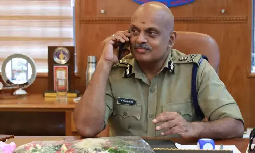 അനുമതിയില്ലാതെ വിദേശയാത്ര; ഡിജിപി എസ്.ശ്രീജിത്തിനും ആഭ്യന്തരവകുപ്പിനും നോട്ടീസയച്ച് ഹൈക്കോടതി