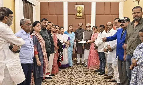 അയോഗ്യരാക്കണമെന്ന പരാതിയിൽ തൃണമൂൽ വിമതർക്ക് നോട്ടീസ്; 7 ദിവസത്തിനകം മറുപടി നൽകണം അയോഗ്യരാക്കണമെന്ന പരാതിയിൽ തൃണമൂൽ വിമതർക്ക് നോട്ടീസ്; 7 ദിവസത്തിനകം മറുപടി നൽകണം