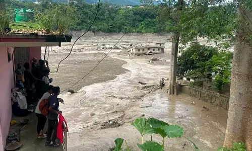 നേപ്പാളിലെ മിന്നൽപ്രളയത്തിൽ കുടുങ്ങിയവരിൽ മലയാളികളും; കാസർകോട് സ്വദേശികളായ അഞ്ചംഗ സംഘം സുരക്ഷിതരെന്ന് റിപ്പോർട്ട് നേപ്പാളിലെ മിന്നൽപ്രളയത്തിൽ കുടുങ്ങിയവരിൽ മലയാളികളും; കാസർകോട് സ്വദേശികളായ അഞ്ചംഗ സംഘം സുരക്ഷിതരെന്ന് റിപ്പോർട്ട്
