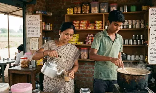 ചായക്കടയിട്ട് അമ്മയും മകനും കാത്തിരുന്നു, തങ്ങളുടെ ഇരകൾക്കായി; തെലങ്കാനയെ നടുക്കിയ സീരിയൽ കില്ലേഴ്സ് ചായക്കടയിട്ട് അമ്മയും മകനും കാത്തിരുന്നു, തങ്ങളുടെ ഇരകൾക്കായി; തെലങ്കാനയെ നടുക്കിയ സീരിയൽ കില്ലേഴ്സ്