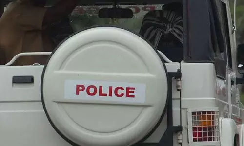 കല്ലമ്പലത്ത് വാക്കുതർക്കത്തിനിടെ യുവാവ് കുത്തേറ്റ് മരിച്ചു കല്ലമ്പലത്ത് വാക്കുതർക്കത്തിനിടെ യുവാവ് കുത്തേറ്റ് മരിച്ചു