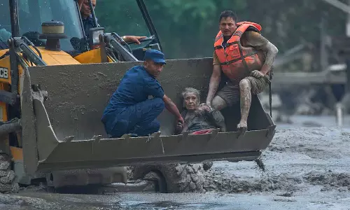 നേപ്പാളിലെ മിന്നല് പ്രളയം; മരണം 170 ആയി, 142 ഇന്ത്യക്കാരടക്കം 800ലധികം പേരെ കാണാനില്ല നേപ്പാളിലെ മിന്നല് പ്രളയം; മരണം 170 ആയി, 142 ഇന്ത്യക്കാരടക്കം 800ലധികം പേരെ കാണാനില്ല