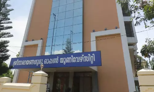 ശ്രീനാരായണഗുരു ഓപ്പൺ യൂണിവേഴ്സിറ്റിയിൽ പഠനവും പരീക്ഷയും വഴിമുട്ടുന്നു; അടിസ്ഥാന സൗകര്യങ്ങളില്ലാതെ വിദ്യാർഥികൾ ദുരിതത്തിൽ ശ്രീനാരായണഗുരു ഓപ്പൺ യൂണിവേഴ്സിറ്റിയിൽ പഠനവും പരീക്ഷയും വഴിമുട്ടുന്നു; അടിസ്ഥാന സൗകര്യങ്ങളില്ലാതെ വിദ്യാർഥികൾ ദുരിതത്തിൽ