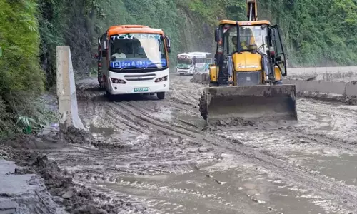 നേപ്പാള് മിന്നല് പ്രളയം: ഉത്തര്പ്രദേശിലെ രണ്ട് ജില്ലകളില് കനത്ത ജാഗ്രതാ നിര്ദേശം നേപ്പാള് മിന്നല് പ്രളയം: ഉത്തര്പ്രദേശിലെ രണ്ട് ജില്ലകളില് കനത്ത ജാഗ്രതാ നിര്ദേശം