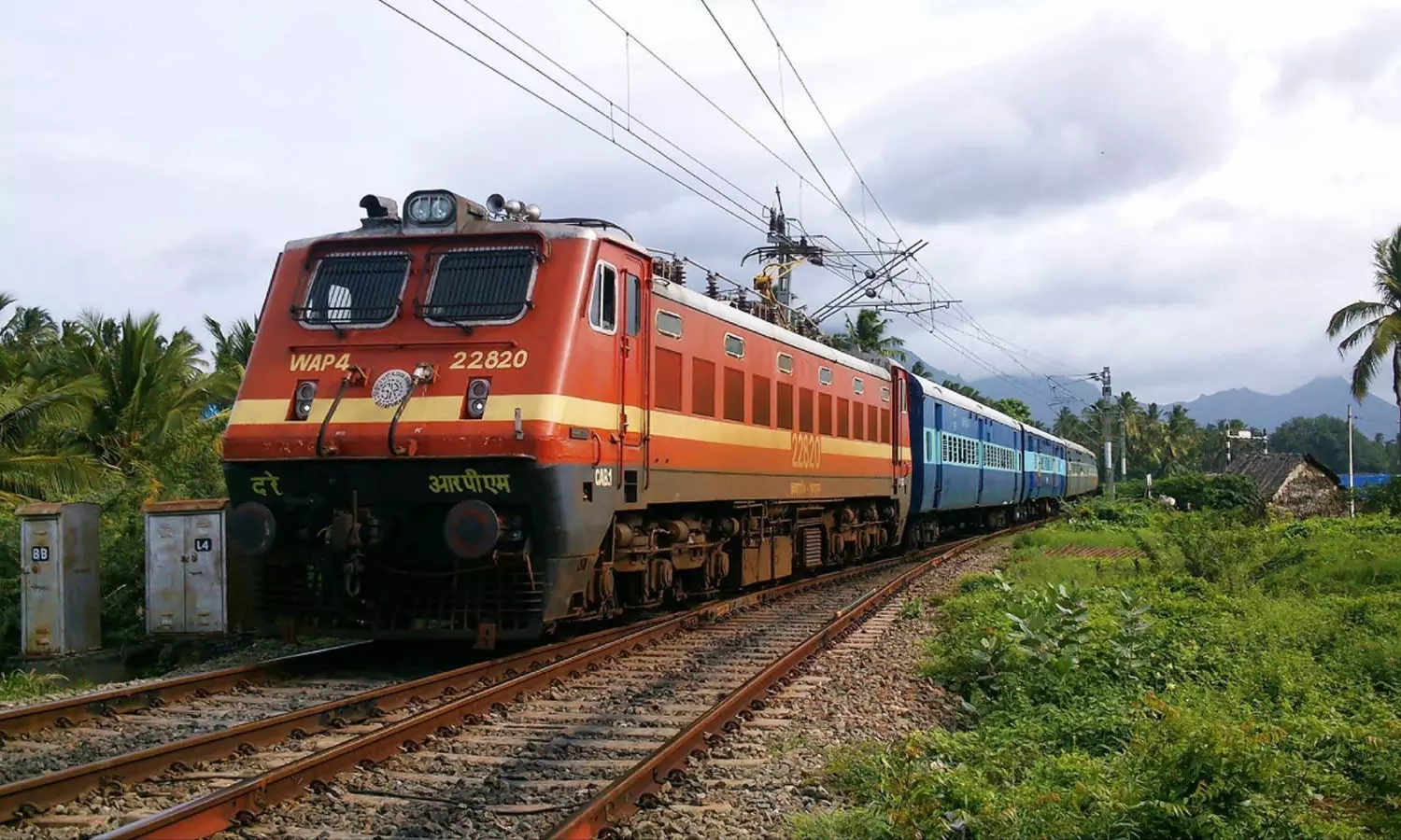 ഇന്ത്യയിൽ സ്വന്തമായി ഒരു ട്രെയിനിന്റെ ഉടമയായ ഏക വ്യക്തി; ആരാണ് ആ കർഷകൻ? ഇന്ത്യയിൽ സ്വന്തമായി ഒരു ട്രെയിനിന്റെ ഉടമയായ ഏക വ്യക്തി; ആരാണ് ആ കർഷകൻ?