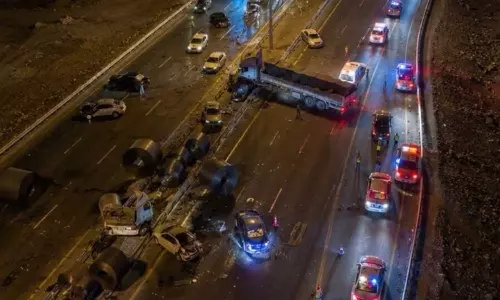 Road accident in Samail, Oman, claims six lives; Ministry of Transport orders an investigation.