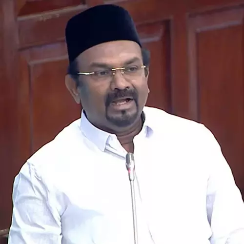 തമിഴ്നാട്ടിലെ മുസ്‌ലിം പെണ്‍കുട്ടികളുടെ ബിരുദ പഠനത്തിനുള്ള ട്യൂഷന്‍ ഫീസ് പൂര്‍ണമായും വഹിക്കും; പ്രഖ്യാപനവുമായി ടിവികെ സര്‍ക്കാര്‍
