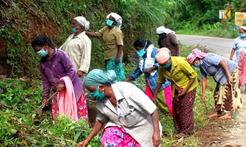 പണി പാളുന്നു; പുതിയ തൊഴിലുറപ്പ് നിയമം വന്നതോടെ കേരളത്തിന് നഷ്ടമായത് 13 ലക്ഷത്തിലധികം തൊഴില് ദിനങ്ങള് പണി പാളുന്നു; പുതിയ തൊഴിലുറപ്പ് നിയമം വന്നതോടെ കേരളത്തിന് നഷ്ടമായത് 13 ലക്ഷത്തിലധികം തൊഴില് ദിനങ്ങള്