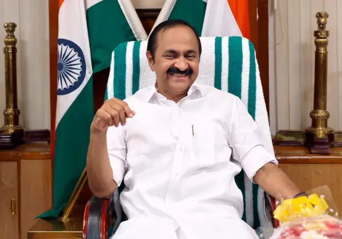 പേഴ്സണൽ സ്റ്റാഫ് നിയമനത്തിൽ റെക്കോഡ്; 31 പേരുമായി മുഖ്യമന്ത്രി മുന്നിൽ, ചീഫ് വിപ്പിന് 16 സ്റ്റാഫുകൾ പേഴ്സണൽ സ്റ്റാഫ് നിയമനത്തിൽ റെക്കോഡ്; 31 പേരുമായി മുഖ്യമന്ത്രി മുന്നിൽ, ചീഫ് വിപ്പിന് 16 സ്റ്റാഫുകൾ