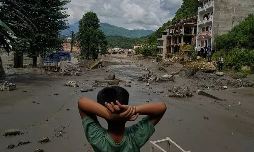 നേപ്പാളിൽ പ്രളയക്കെടുതി രൂക്ഷം; മരണം 1,295 ആയി, 5,600ലേറെ പേരെ കാണാനില്ല നേപ്പാളിൽ പ്രളയക്കെടുതി രൂക്ഷം; മരണം 1,295 ആയി, 5,600ലേറെ പേരെ കാണാനില്ല