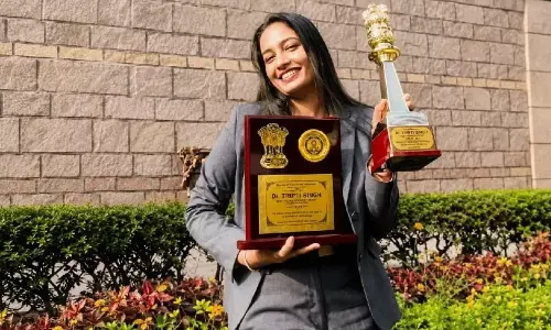 വ്യാജ ഐഎഎസ് ഉദ്യോഗസ്ഥയായി തട്ടിപ്പ്; ‘നിയമസഭാ’ വ്ലോഗിന് പിന്നാലെ യുവതി അറസ്റ്റിൽ വ്യാജ ഐഎഎസ് ഉദ്യോഗസ്ഥയായി തട്ടിപ്പ്; ‘നിയമസഭാ’ വ്ലോഗിന് പിന്നാലെ യുവതി അറസ്റ്റിൽ