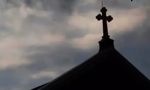 ‘നിർബന്ധിത മതപരിവർത്തനം’ ആരോപിച്ച് ആക്രമണം; ബംഗാളിൽ ക്രിസ്ത്യൻ സംഘടനകൾ പ്രാർഥനകൾ നിർത്തിവച്ചു ‘നിർബന്ധിത മതപരിവർത്തനം’ ആരോപിച്ച് ആക്രമണം; ബംഗാളിൽ ക്രിസ്ത്യൻ സംഘടനകൾ പ്രാർഥനകൾ നിർത്തിവച്ചു