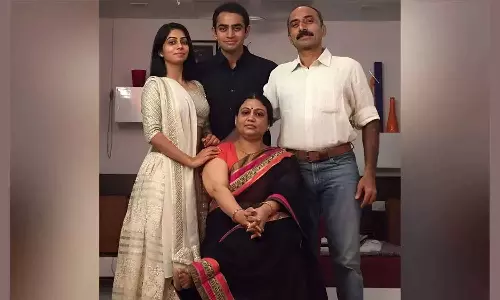 തളർന്നിട്ടില്ല, വഴങ്ങിയിട്ടില്ല, തലകുനിച്ചിട്ടില്ല; സഞ്ജീവ് ഭട്ടിന്റെ ജയിൽവാസത്തിന്റെ എട്ടാം വാർഷികത്തിൽ കുറിപ്പ് പങ്കുവെച്ച് മക്കൾ തളർന്നിട്ടില്ല, വഴങ്ങിയിട്ടില്ല, തലകുനിച്ചിട്ടില്ല; സഞ്ജീവ് ഭട്ടിന്റെ ജയിൽവാസത്തിന്റെ എട്ടാം വാർഷികത്തിൽ കുറിപ്പ് പങ്കുവെച്ച് മക്കൾ