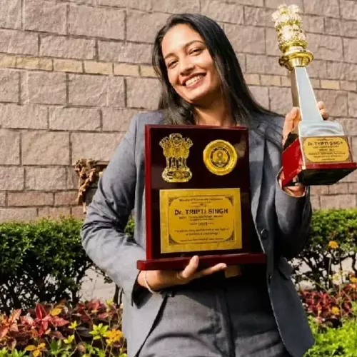 വ്യാജ ഐഎഎസ് ഉദ്യോഗസ്ഥയായി തട്ടിപ്പ്; ‘നിയമസഭാ’ വ്ലോഗിന് പിന്നാലെ യുവതി അറസ്റ്റിൽ