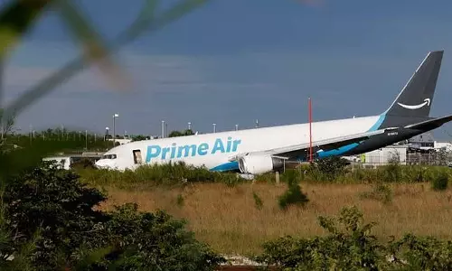 ആമസോണ് കാര്ഗോ വിമാനം തകര്ന്നു, വാഹനങ്ങളില് ഇടിച്ചുകയറി; അഞ്ച് മരണം ആമസോണ് കാര്ഗോ വിമാനം തകര്ന്നു, വാഹനങ്ങളില് ഇടിച്ചുകയറി; അഞ്ച് മരണം