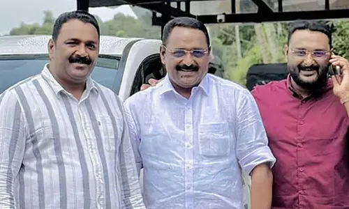 മുട്ടില് മരംമുറി വഞ്ചനാക്കേസില് സ്വരം കടുപ്പിച്ച് കോടതി; വിചാരണക്ക് ഹൈക്കോടതി സ്റ്റേ ഉണ്ടെങ്കില് ഹാജരാക്കാൻ നിർദേശം മുട്ടില് മരംമുറി വഞ്ചനാക്കേസില് സ്വരം കടുപ്പിച്ച് കോടതി; വിചാരണക്ക് ഹൈക്കോടതി സ്റ്റേ ഉണ്ടെങ്കില് ഹാജരാക്കാൻ നിർദേശം