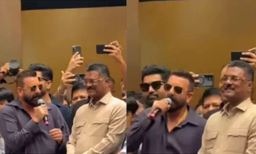 മറാഠി സംസാരിക്കാൻ മന്ത്രിയുടെ അഭ്യർഥന; ജയിൽവാസം ഓർത്തെടുത്ത് തടിതപ്പി സഞ്ജയ് ദത്ത് മറാഠി സംസാരിക്കാൻ മന്ത്രിയുടെ അഭ്യർഥന; ജയിൽവാസം ഓർത്തെടുത്ത് തടിതപ്പി സഞ്ജയ് ദത്ത്
