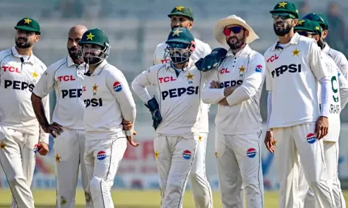 Huge defeat in the Lords Test; probe into Pakistan team; suspicions of match-fixing also arise. Huge defeat in the Lords Test; probe into Pakistan team; suspicions of match-fixing also arise.
