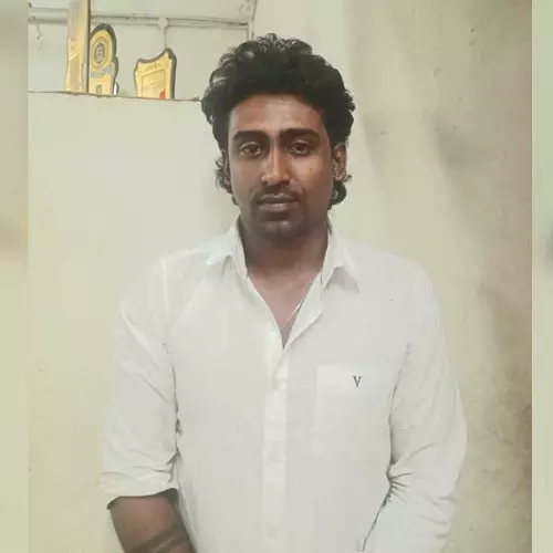 അഭിഭാഷക വേഷത്തിൽ ലഹരിക്കച്ചവടം; എംഡിഎംയുമായി നിയമ വിദ്യാർഥി പിടിയിൽ