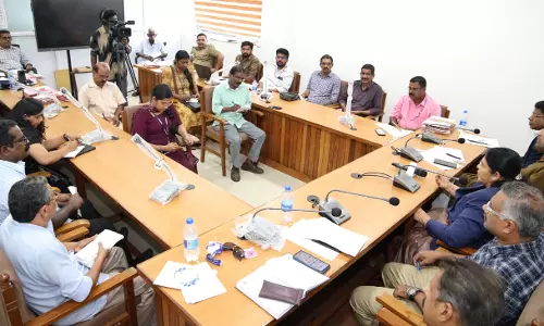 വിദേശ തൊഴിൽ തട്ടിപ്പും സാമ്പത്തിക വഞ്ചനയും: ജാഗ്രത പാലിക്കണമെന്ന് പ്രവാസി കമ്മീഷൻ വിദേശ തൊഴിൽ തട്ടിപ്പും സാമ്പത്തിക വഞ്ചനയും: ജാഗ്രത പാലിക്കണമെന്ന് പ്രവാസി കമ്മീഷൻ