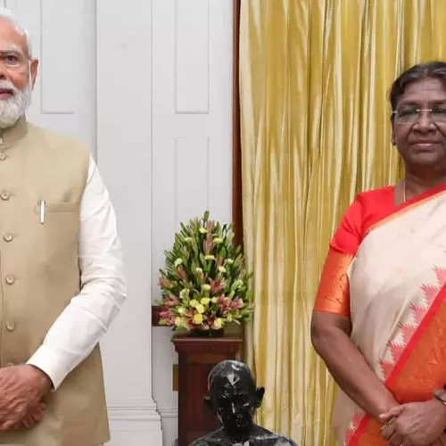 ഇന്ത്യയിൽ രാഷ്ട്രപതിക്കും പ്രധാനമന്ത്രിക്കും എത്ര ശമ്പളം കിട്ടും?
