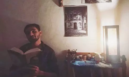 വെളിച്ചമറിയാതെ, കാലമറിയാതെ ആറാണ്ടുകൾ; നരച്ച ചുമരിലെ പൊള്ളുന്ന കഥകൾ...; വിചാരണയില്ലാത്ത തടവറയിൽനിന്ന് ഉമർ ഖാലിദ് വെളിച്ചമറിയാതെ, കാലമറിയാതെ ആറാണ്ടുകൾ; നരച്ച ചുമരിലെ പൊള്ളുന്ന കഥകൾ...; വിചാരണയില്ലാത്ത തടവറയിൽനിന്ന് ഉമർ ഖാലിദ്