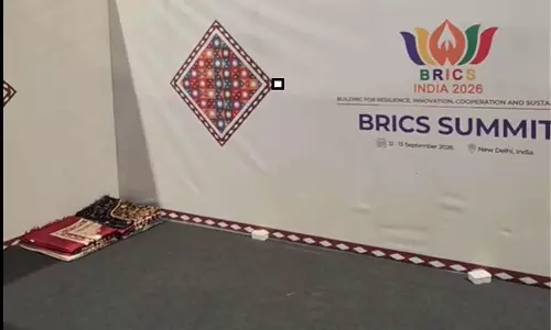 ബ്രിക്സ് വേദിയിൽ നമസ്കാര മുറിയും; റൈറ്റ് വിങ് ഗുണ്ടകൾ എന്താ ഒന്നും ചെയ്യാത്തതെന്ന് മുഹമ്മദ് സുബൈർ ബ്രിക്സ് വേദിയിൽ നമസ്കാര മുറിയും; റൈറ്റ് വിങ് ഗുണ്ടകൾ എന്താ ഒന്നും ചെയ്യാത്തതെന്ന് മുഹമ്മദ് സുബൈർ
