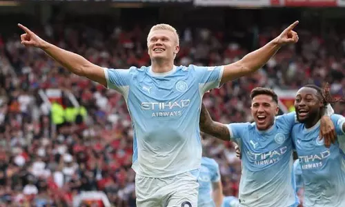 Foden shown red card in the 23rd minute; City wins Manchester derby despite playing with ten men. Foden shown red card in the 23rd minute; City wins Manchester derby despite playing with ten men.
