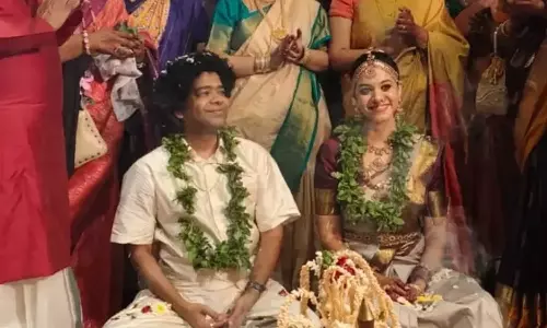 കണ്ണിനിമ നീളെ പാടി മലയാളി മനസ്സ് കീഴടക്കിയ നരേഷ് അയ്യർ വിവാഹിതനായി; ആശംസകളുമായി ആരാധകർ! കണ്ണിനിമ നീളെ പാടി മലയാളി മനസ്സ് കീഴടക്കിയ നരേഷ് അയ്യർ വിവാഹിതനായി; ആശംസകളുമായി ആരാധകർ!