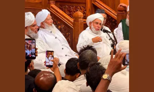 സ്ത്രീയുടെ സുരക്ഷിതത്വവും മാന്യതയും പരിഗണിച്ചാണ് ഇസ്ലാം നിയമങ്ങൾ അവതരിപ്പിച്ചത്; കാന്തപുരത്തെ പിന്തുണച്ച് ജിഫ്രി തങ്ങൾ സ്ത്രീയുടെ സുരക്ഷിതത്വവും മാന്യതയും പരിഗണിച്ചാണ് ഇസ്ലാം നിയമങ്ങൾ അവതരിപ്പിച്ചത്; കാന്തപുരത്തെ പിന്തുണച്ച് ജിഫ്രി തങ്ങൾ