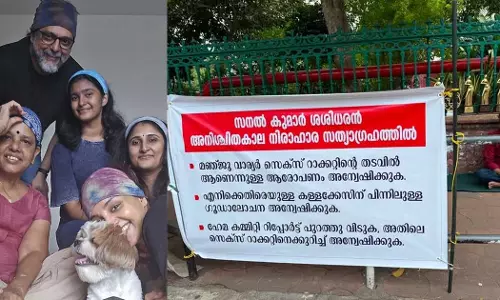 തോക്കിൻമുനയിൽ ഇരിക്കുന്ന മഞ്ജുവിനെ കണ്ട് ഞെട്ടി; സനൽകുമാറിന്റെ സമരത്തെ ട്രോളി മധു വാര്യർ തോക്കിൻമുനയിൽ ഇരിക്കുന്ന മഞ്ജുവിനെ കണ്ട് ഞെട്ടി; സനൽകുമാറിന്റെ സമരത്തെ ട്രോളി മധു വാര്യർ
