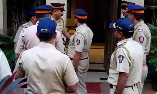 ഭാര്യയെ കൊന്നതിന് ഭര്ത്താവ് ജയിലില്; പന്ത്രണ്ട് വര്ഷത്തിന് ശേഷം ഭാര്യ ജീവനോടെ മുമ്പില്; അറസ്റ്റ് ചെയ്ത് പൊലീസ് ഭാര്യയെ കൊന്നതിന് ഭര്ത്താവ് ജയിലില്; പന്ത്രണ്ട് വര്ഷത്തിന് ശേഷം ഭാര്യ ജീവനോടെ മുമ്പില്; അറസ്റ്റ് ചെയ്ത് പൊലീസ്
