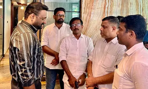 റിപ്പോർട്ടർ ടിവിക്ക് പിന്തുണയുമായി എസ്ഡിപിഐ നേതാക്കൾ ചാനൽ ആസ്ഥാനത്ത് റിപ്പോർട്ടർ ടിവിക്ക് പിന്തുണയുമായി എസ്ഡിപിഐ നേതാക്കൾ ചാനൽ ആസ്ഥാനത്ത്