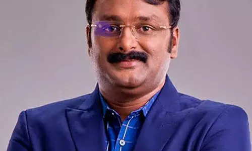 വീട്ടില് വന് മദ്യശേഖരം; അറസ്റ്റിലായ ആന്റോ അഗസ്റ്റിനെ മീനങ്ങാടിയിലെ എക്സൈസ് ഓഫീസിലെത്തിച്ചു വീട്ടില് വന് മദ്യശേഖരം; അറസ്റ്റിലായ ആന്റോ അഗസ്റ്റിനെ മീനങ്ങാടിയിലെ എക്സൈസ് ഓഫീസിലെത്തിച്ചു