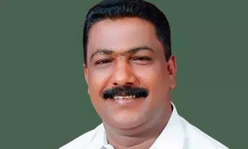 ലഹരി ഉപയോഗിക്കുന്നതിനിടെ തൊടുപുഴ നഗരസഭാ മുന് അധ്യക്ഷന് പിടിയില് ലഹരി ഉപയോഗിക്കുന്നതിനിടെ തൊടുപുഴ നഗരസഭാ മുന് അധ്യക്ഷന് പിടിയില്