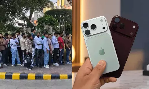 സ്വര്ണം വിറ്റാണ് ഭാര്യക്കായി 18 പ്രോ വാങ്ങുന്നത്: ആപ്പിള് സ്റ്റോറുകള്ക്ക് മുമ്പില് നീണ്ട നിര സ്വര്ണം വിറ്റാണ് ഭാര്യക്കായി 18 പ്രോ വാങ്ങുന്നത്: ആപ്പിള് സ്റ്റോറുകള്ക്ക് മുമ്പില് നീണ്ട നിര