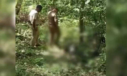 തൃശൂർ പൂമലയിൽ കത്തിക്കരിഞ്ഞ നിലയിൽ മൃതദേഹം തൃശൂർ പൂമലയിൽ കത്തിക്കരിഞ്ഞ നിലയിൽ മൃതദേഹം