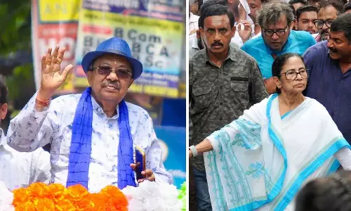 തൃണമൂൽ ചിഹ്നവും പേരും മരവിപ്പിച്ചു; മമതയ്ക്കും വിമത വിഭാഗത്തിനും പുതിയ പേരും ചിഹ്നവും അനുവദിച്ചു തൃണമൂൽ ചിഹ്നവും പേരും മരവിപ്പിച്ചു; മമതയ്ക്കും വിമത വിഭാഗത്തിനും പുതിയ പേരും ചിഹ്നവും അനുവദിച്ചു