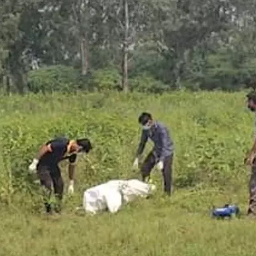 പതിനാറുകാരിയെ കൂട്ടബലാത്സംഗത്തിനിരയാക്കി കുത്തിക്കൊന്നു; മൃതദേഹം തെരുവുനായ്ക്കള് ഭക്ഷിച്ച നിലയില്